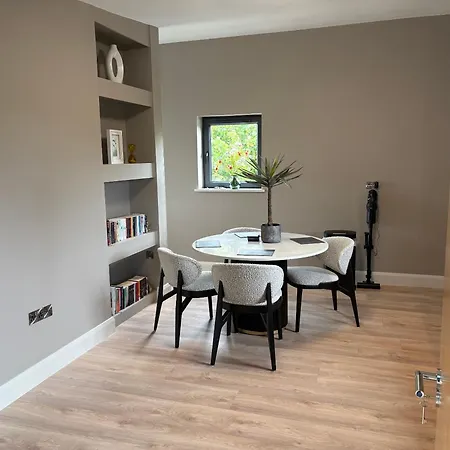 Chestnut House ليسدونفارنا
